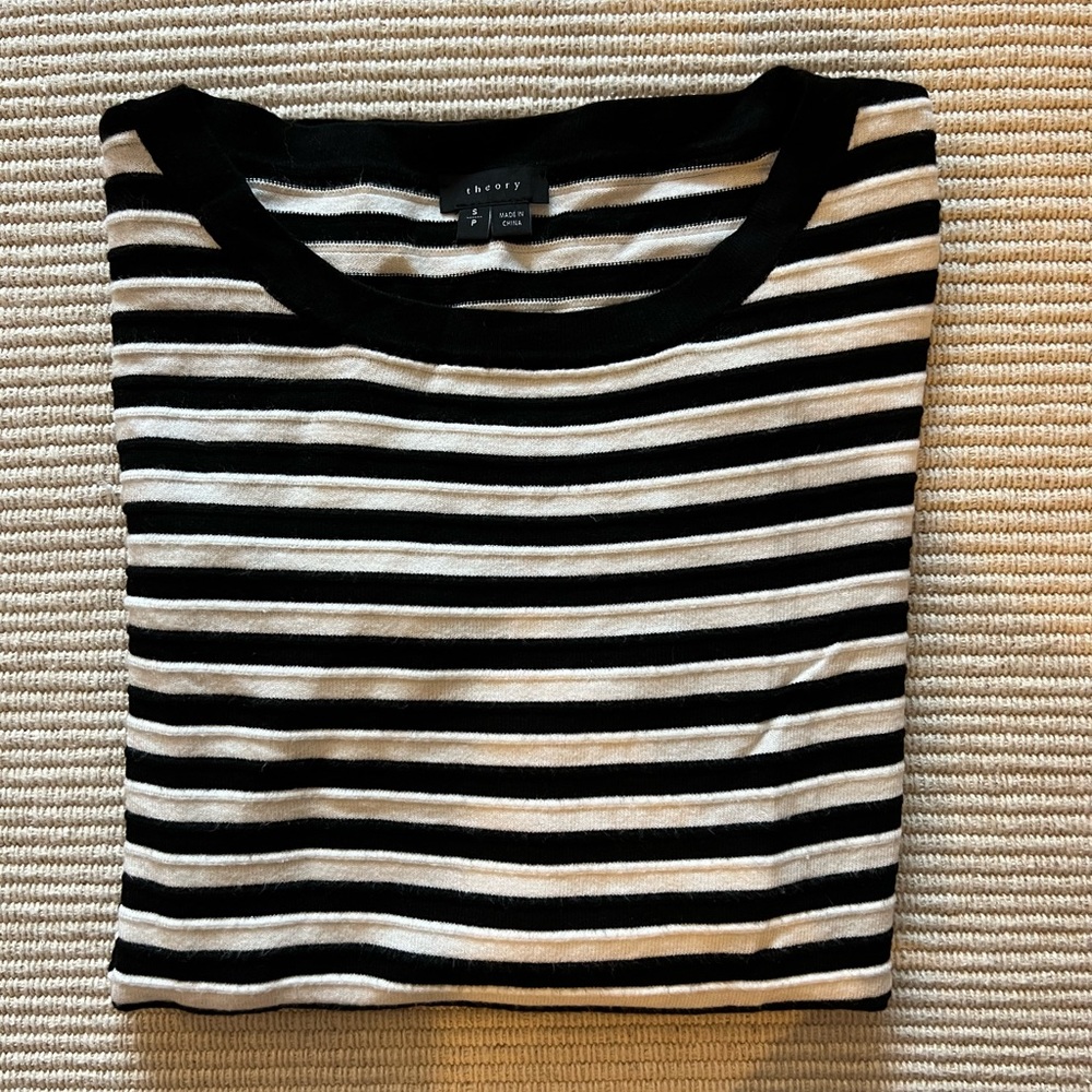 Women’s Theory Sweater